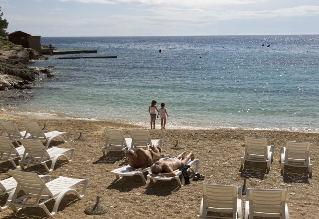 More na hrvatskoj plaži zagađeno fekalijama, zabranjeno kupanje do daljeg
