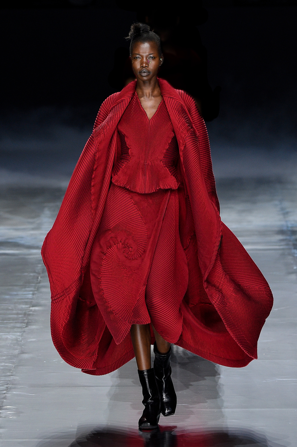 Isi Mijake - modna revija Spremna da nosi (Ready-to-Wear) jesen-zima 2016/17. godine u Parizu/Getty Images