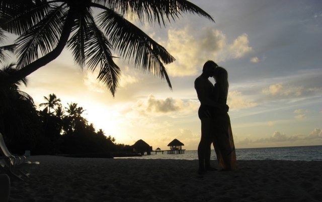 Ovo su NAJBOLJI SAVETI za SEKS NA PLAŽI