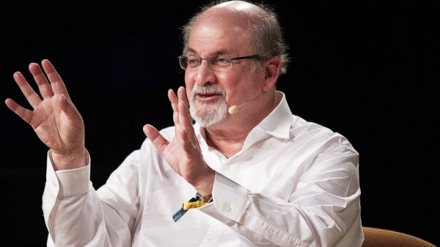 Salman Rushdie stabbed on stage in New York - Vimarsana News