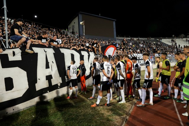 UEFA novèano i simbolièno kaznila Partizan