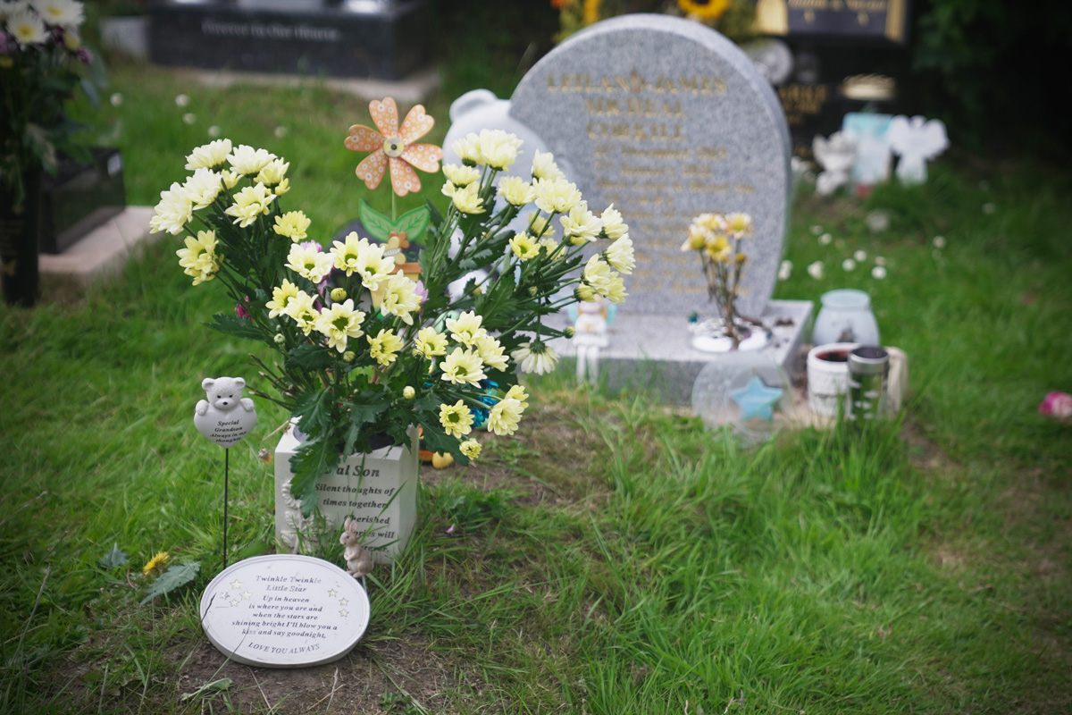 Lilend-Džejms je sahranjen blizu kuæe Lore Korkil/BBC