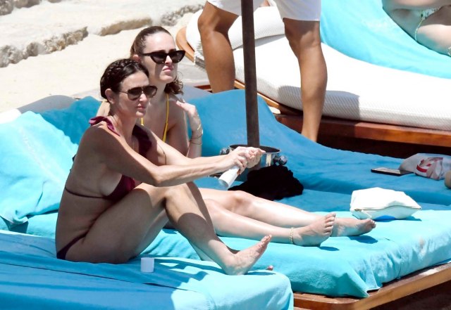 Demi Mur letuje u Grčkoj; zbog njenog bikinija usijale su se mreže FOTO