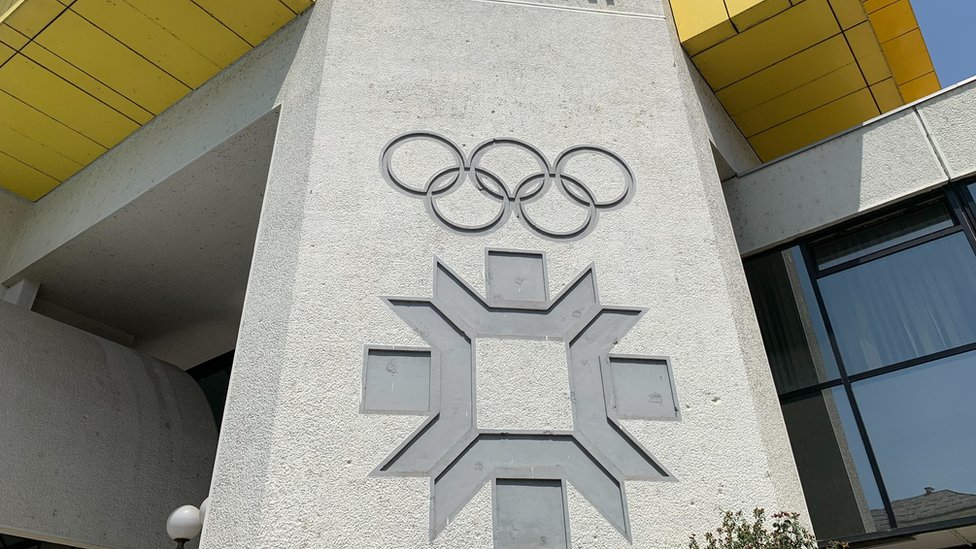 Hotel je otvoren u osvit 14. Zimskih olimpijskih igara koje su se održavale u Sarajevu/BBC