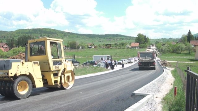Na putnom pravcu Sjenica - Novi Pazar saobraćaj obustavljen zbog radova