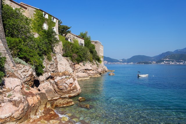 Alesandra Ambrozio deli preporuke turistima – pokazala svoju omiljenu plažu u Crnoj Gori VIDEO