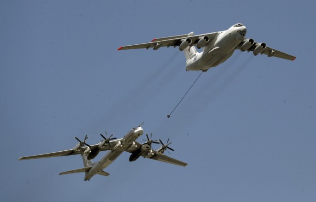 Rusi digli dva bombardera u pratnji 