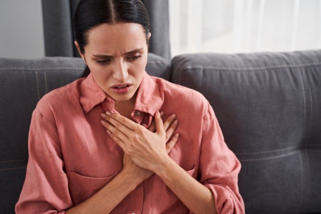 Studija: 71 posto žena osetilo je ovaj simptom mesec dana pre srčanog udara