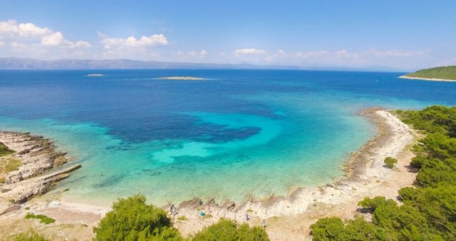 Hrvatsko ostrvo krcato, ugostitelji nezadovoljni: "Nikad manje novca nisam zaradila"