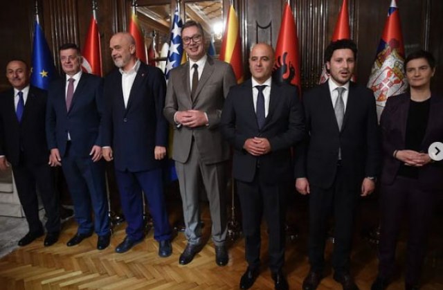 Vuèiæ hosts gala dinner; the President of Serbia with the guests of the Summit PHOTO