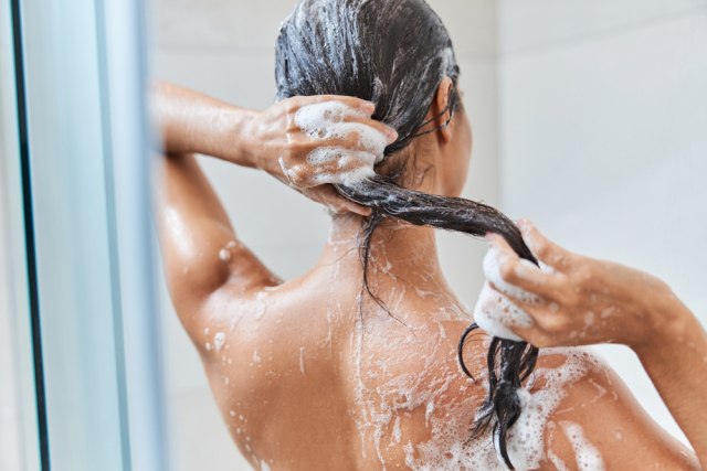 Šta se dešava ako u šampon za pranje kose stavite kašiku šećera?