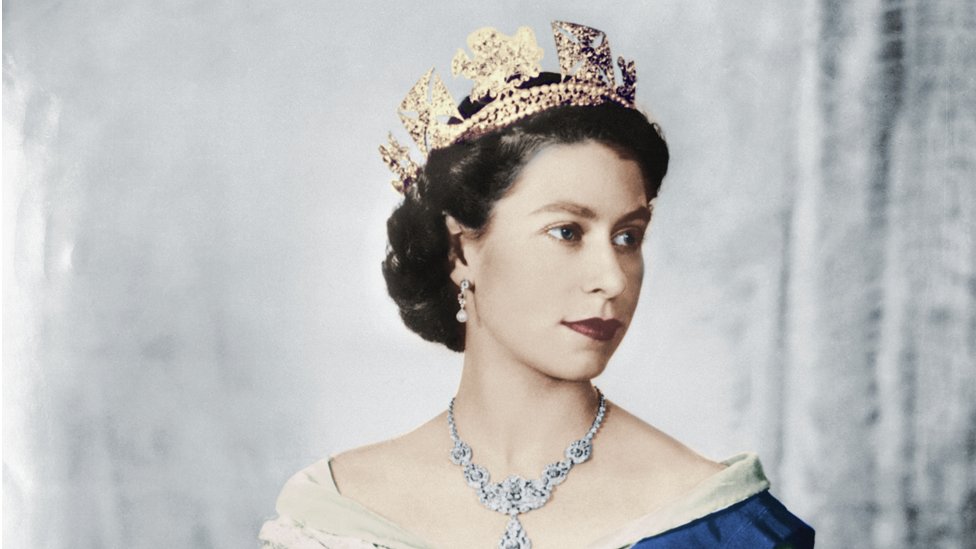 Njeno kraljevsko veličanstvo kraljica Elizabeta Druga