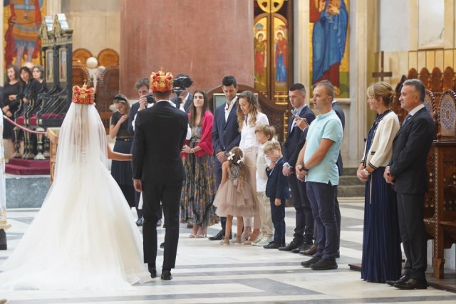 Retko ih viđamo, a sad su na venčanju Novakovog brata: Marko Đoković pokazao svoju lepu Brazilku