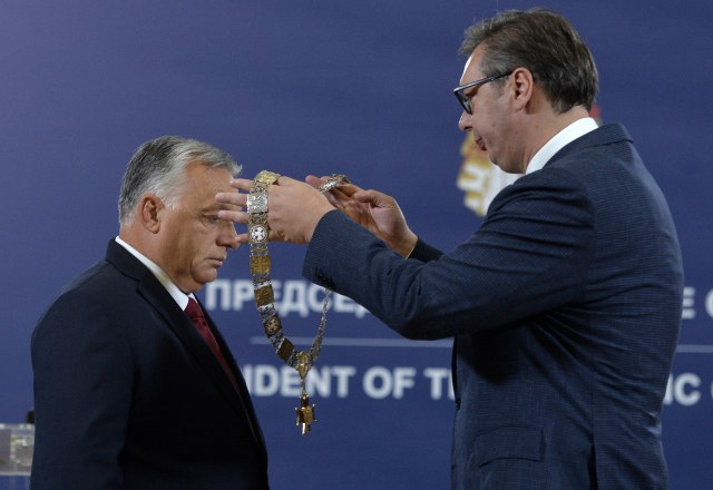 Vučić uručio Orbanu orden: 