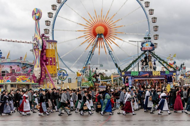 Prvi Oktoberfest posle pandemije posetilo oko 700.000 ljudi