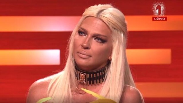 Jelena Karleuša se uslikala u bikiniju ispred svog garderobera: Provokativna fotka bez šminke i fotošopa ima više od 63 hiljade lajkova