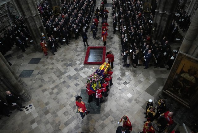 Funeral of Queen Elizabeth: The ceremony ended, the funeral procession started VIDEO