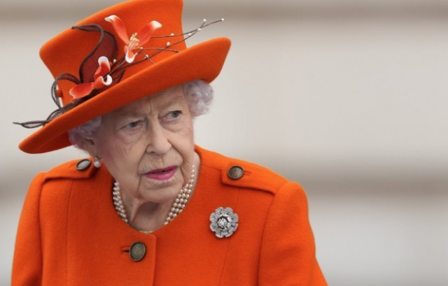 Kraljica Elizabeta je gledala "Krunu", a jedna stvar u seriji ju je baš uznemiravala: "Okrutno"