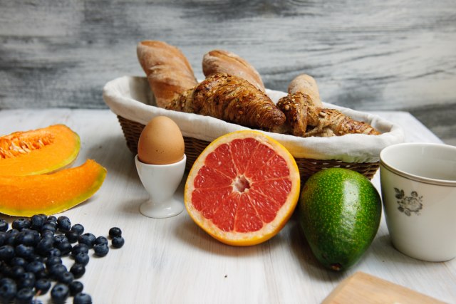 Najgore je ako se jede uz kafu: Ovu namirnicu često jedemo ujutru, a najviše goji