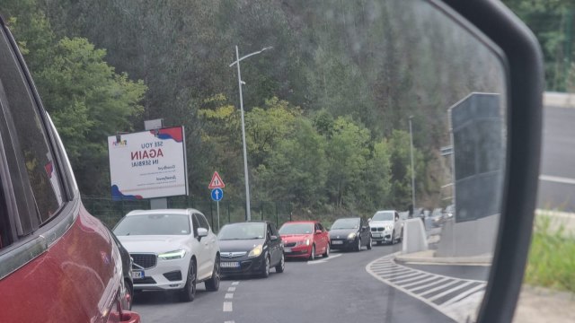 Zastoj na prelazu ka Republici Srpskoj: Najveæa gužva na ulazu u Srbiju FOTO