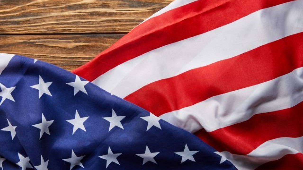 Ковид в сша. Культура США. Америка вид сверху с флагом Америки. Топ с флагом США. Семинол США флаг.