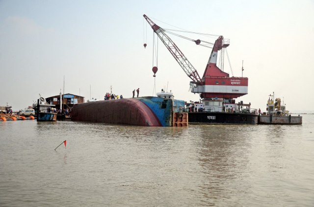 Bangladeš: Broj poginulih u brodolomu porastao na 61