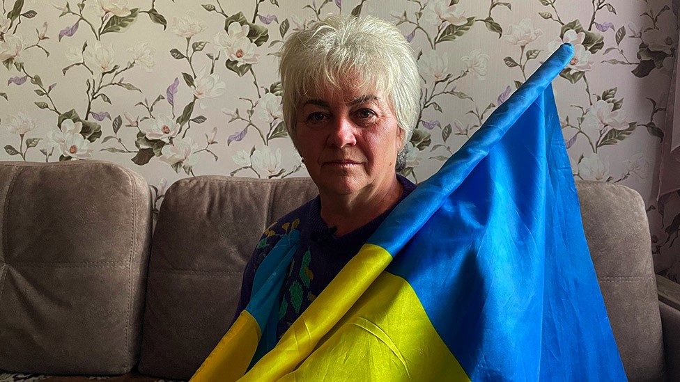 Direktorka jedne ukrajinske škole Lidija Tina, profesionalna prosvetna radnica sa više od 40 godina iskustva, kaže da je u pritvoru provela 19 dana pošto je odbila da organizuje rusku školu/BBC