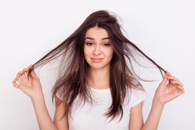 Ovo su ubedljivo najčešće greške koje pravite tokom uvijanja kose