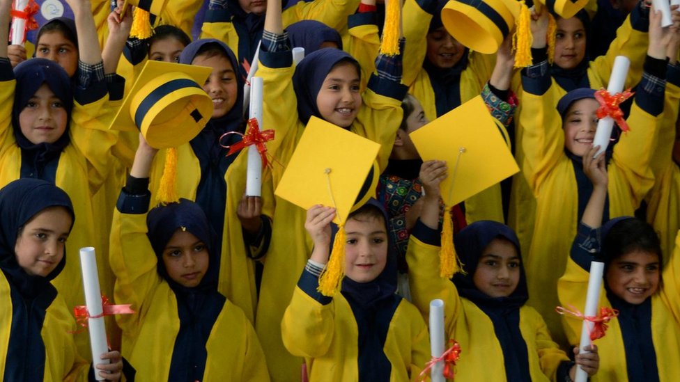 Devojèicama je dozvoljeno da završe osnovnu školu, ali im je zabranjeno da nastave školovanje posle šestog razreda/Getty Images