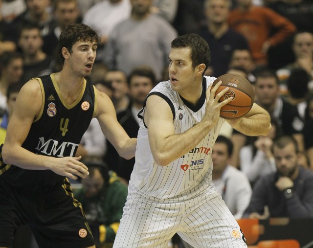 "Delije" prièale sa upravom – Raduljica je poslednji bivši igraè Partizana u Zvezdi