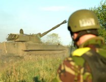 Ukrajinski vojnici na južnom frontu koriste staru sovjetski samohodnu haubicu &Gvozdika&/BBC