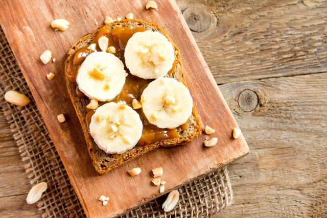 Karamelizovani banana tost – idealna verzija slatkog doruèka