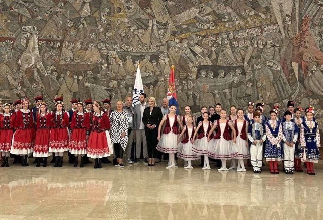 Ministar Udovičić sa decom iz Evrope - Beograd će narednih dana biti prestonica radosti i druženja FOTO