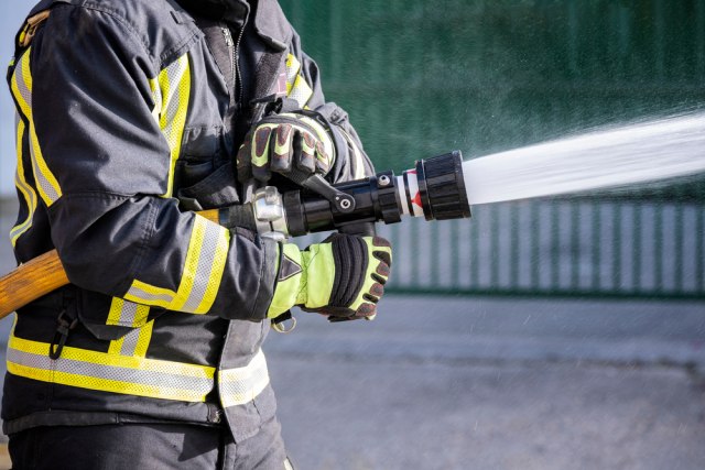 Požar u Žarkovu: Vatrogasci od jutros u akciji VIDEO