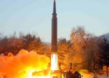 Mediji u Severnoj Koreji objavili su fotografije lansiranja sipersoniène rakete u januaru/Reuters