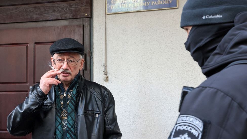 Privođenje Olega Orlova, kopredsednika zabranjene grupe Memorijal, u Moskvi/Reuters