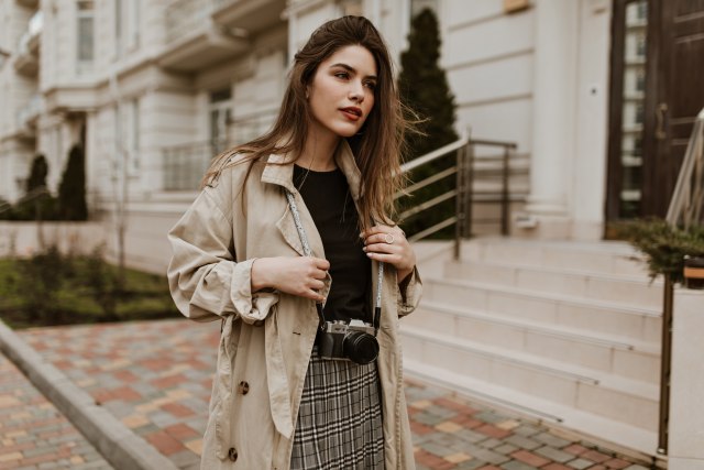 Ova boja kose je hit jeseni, pristaje skoro svim tonovima kože i lako se održava