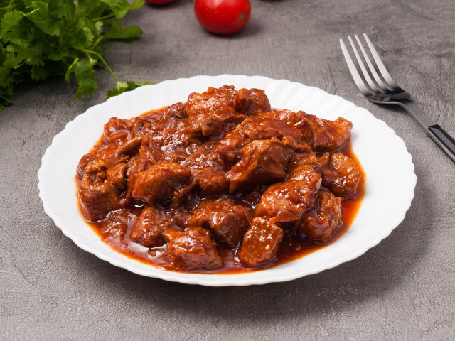 Juneæi gulaš sa pivom