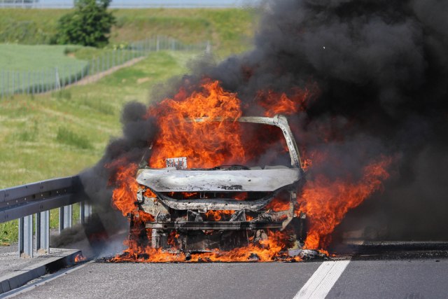 Audi patentirao sistem za automatsko gašenje požara u električnim automobilima