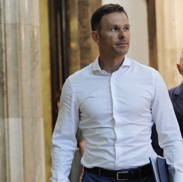 Ko je najzgodniji ministar u Vladi Srbije? ANKETA