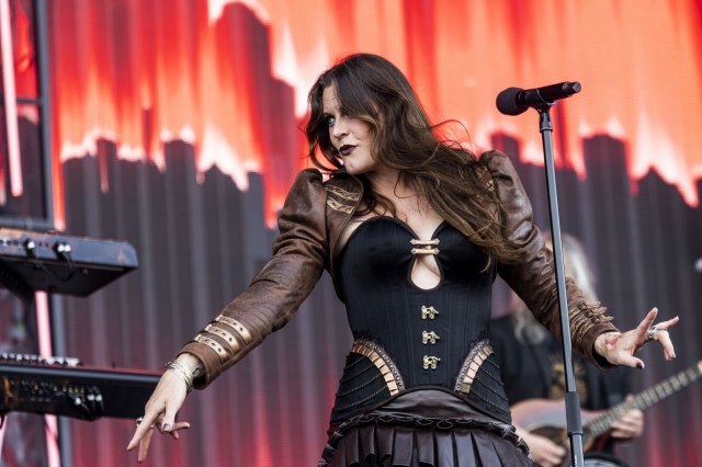 "Naša srca su sa tobom"; Pevaèica podelila tužnu vest: "Imam rak"