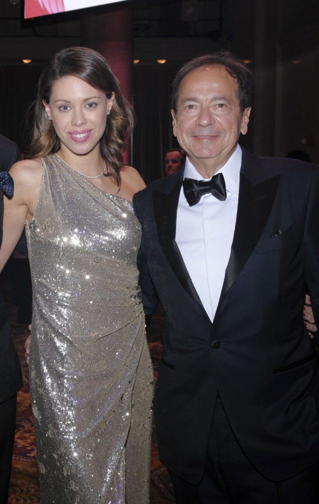 Milijarder (66) ostavio ženu na gnusan način, sad se ženi sa 32 godine mlađom influenserkom