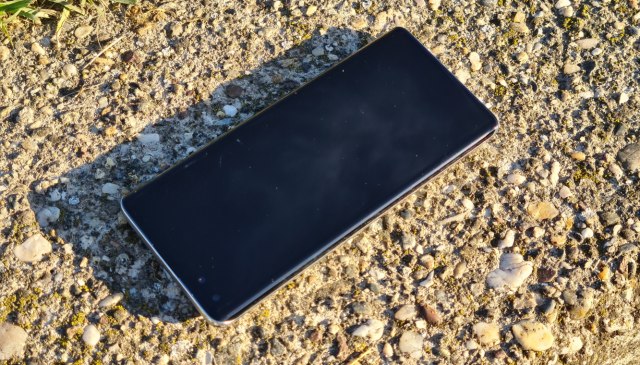 TEST: Huawei nova 10 Pro prati svetske trendove