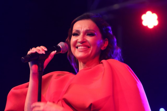 Nina Badrić UŽIVA u Italiji, ali tamo nije SAMA: Evo ko pevačici pravi društvo!
