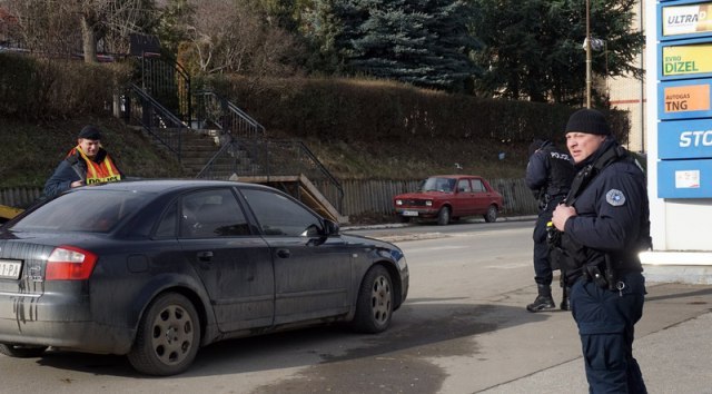 Tensions in North Mitrovica: Vehicles with KM license plates on the streets