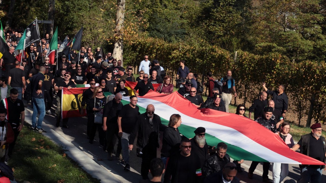 “Gloria a Mussolini”: 2.000 fascisti sostengono Djordje Meloni VIDEO – News – Life
