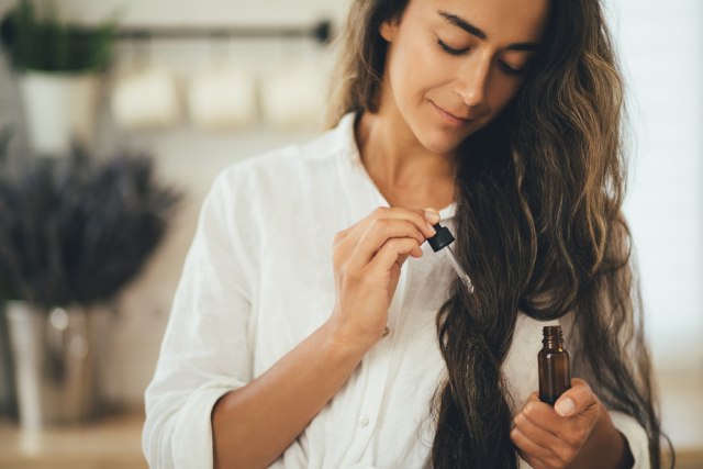 Ovo su najveće greške u korišćenju ulja za negu kose – mogu dodatno da je oštete