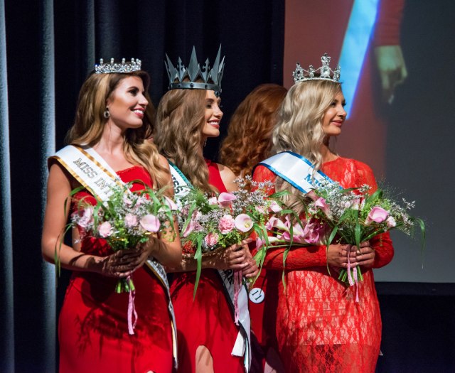 Ne zna se koja je lepša – majka i æerka odnele dve titule na izboru za mis FOTO