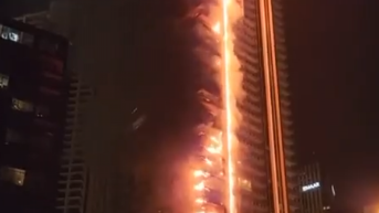 Пожар в Бурдж Халифа 2020. Бурдж Халифа пожар. Башня Халифа горит. Горящее небоскрёб. Бурдж халифа сгорела