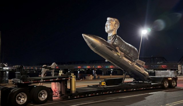 Ilon Mask dobio spomenik: "Kao glava nasaðena na crva", cena sitnica - 600.000 dolara FOTO